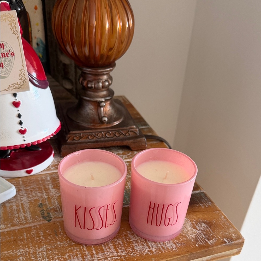 Rae Dunn  ❤️ Pink & Red 0Kisses & Hugs" Set of 2 Candles